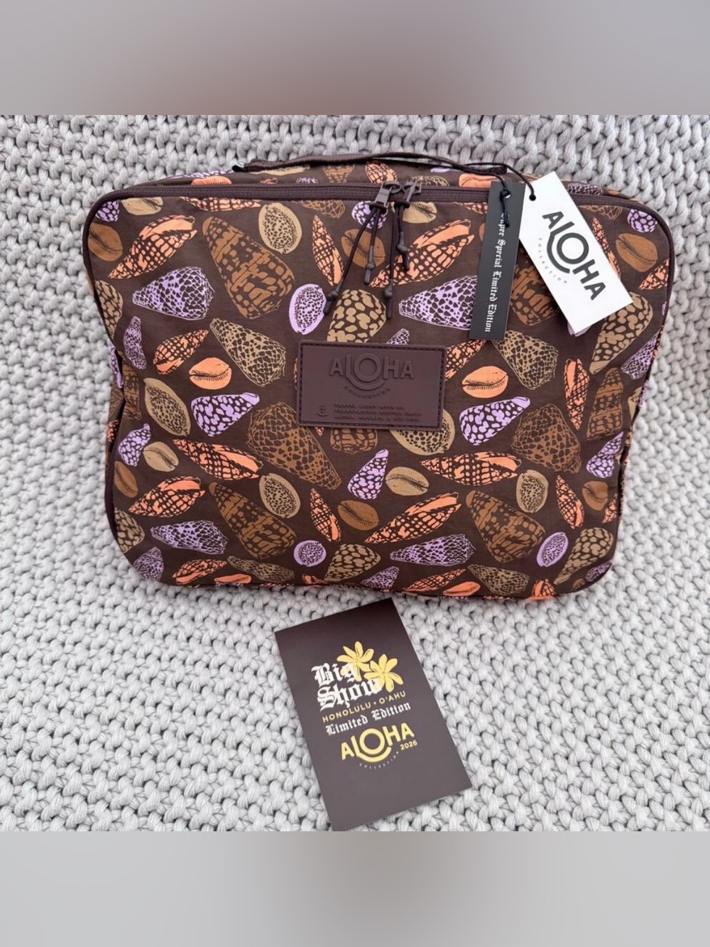 Aloha Collection• Super Special Ltd Ed Shoreline Packing Cube Coconut Shells
